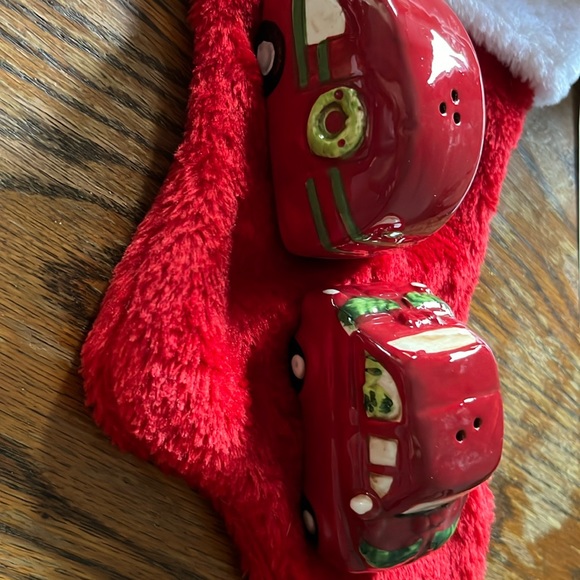 EC Christmas salt & pepper shakers. Car towing a camper 3”x 1.5” each piece - Picture 2 of 16